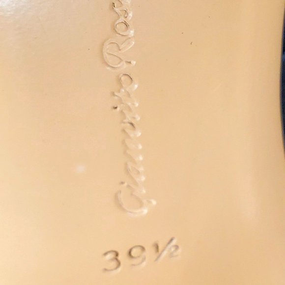 Gianvito Rossi Black Leather High-Heeled Pumps - Picture 5 of 11